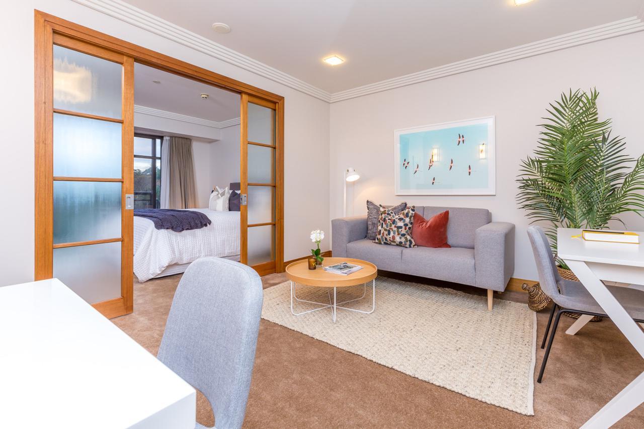 Stylish Central City Apartment With Pool And Gym Auckland Exterior photo