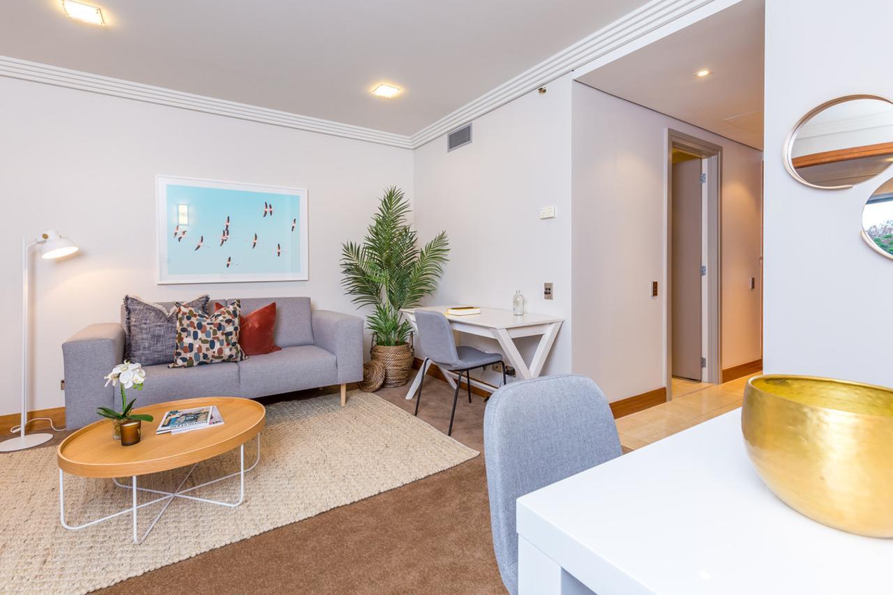 Stylish Central City Apartment With Pool And Gym Auckland Exterior photo