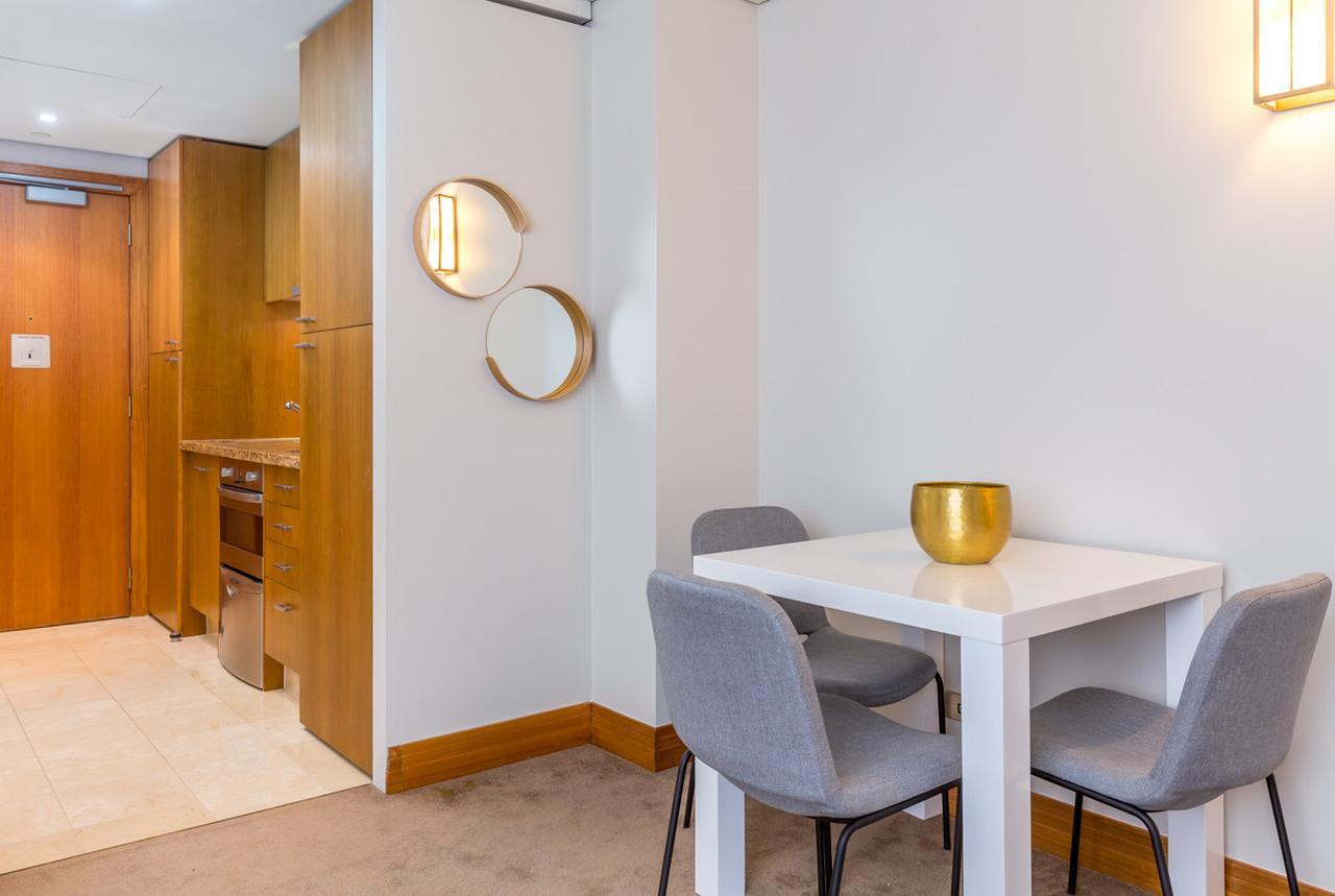 Stylish Central City Apartment With Pool And Gym Auckland Exterior photo