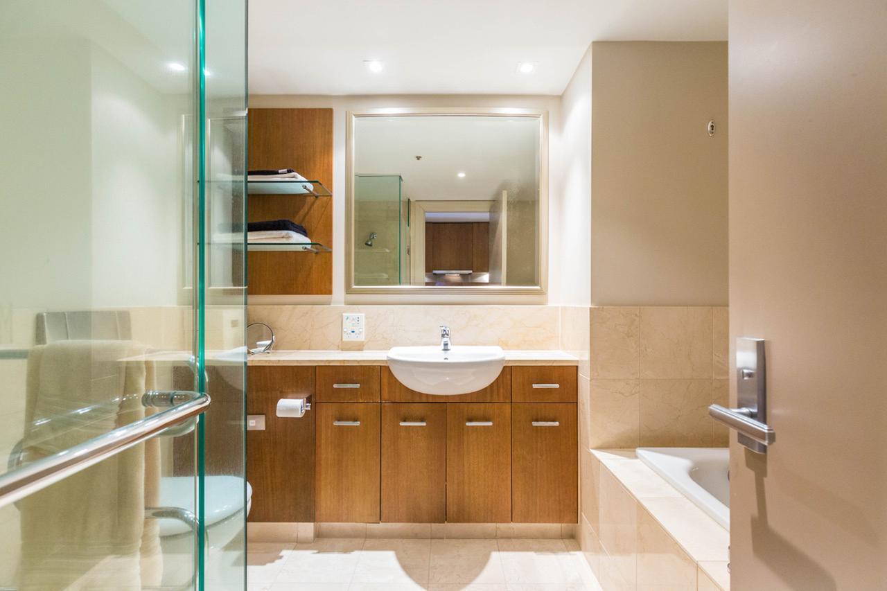 Stylish Central City Apartment With Pool And Gym Auckland Exterior photo